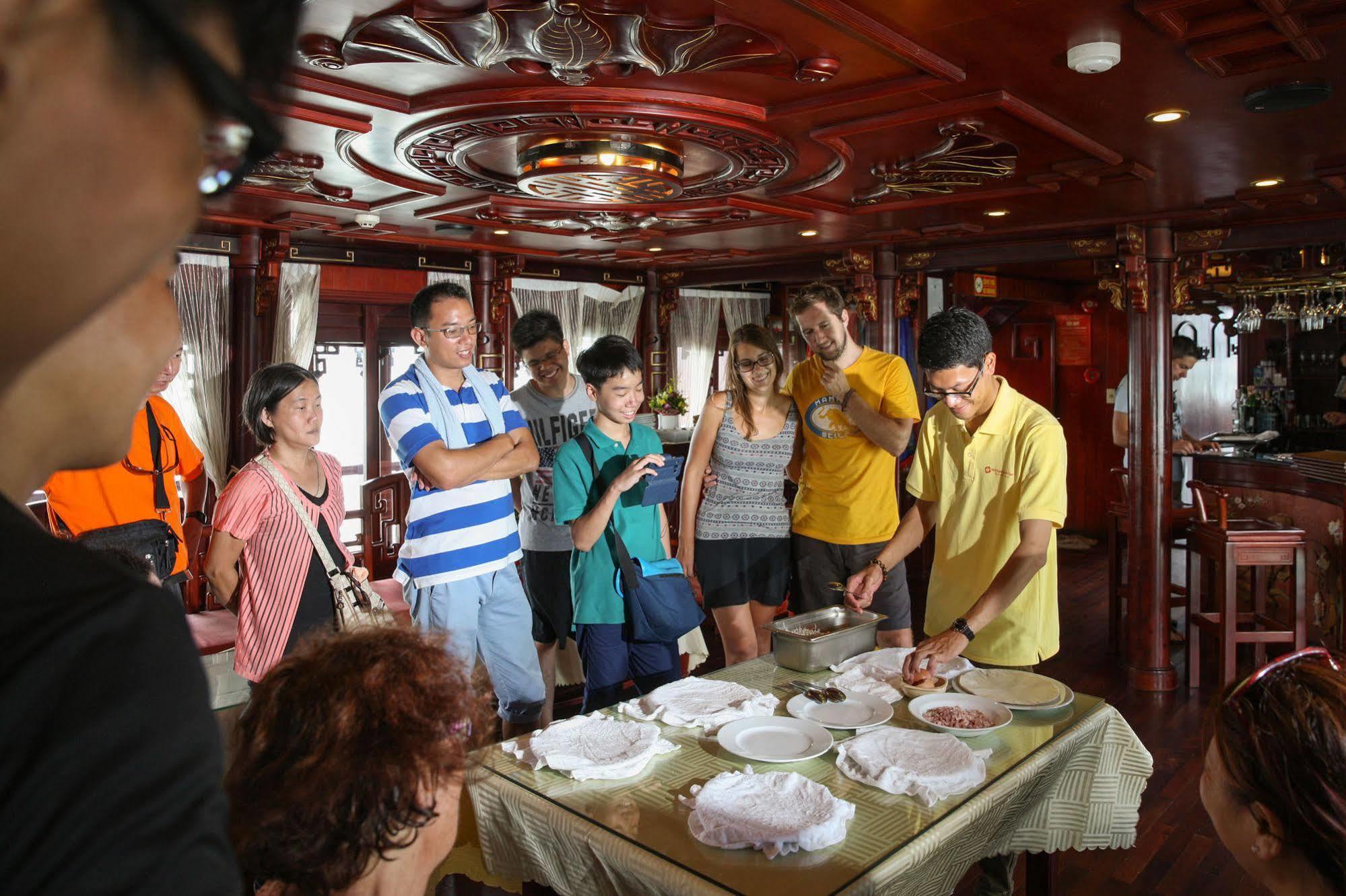 הלונג Royal Palace Cruise מראה חיצוני תמונה